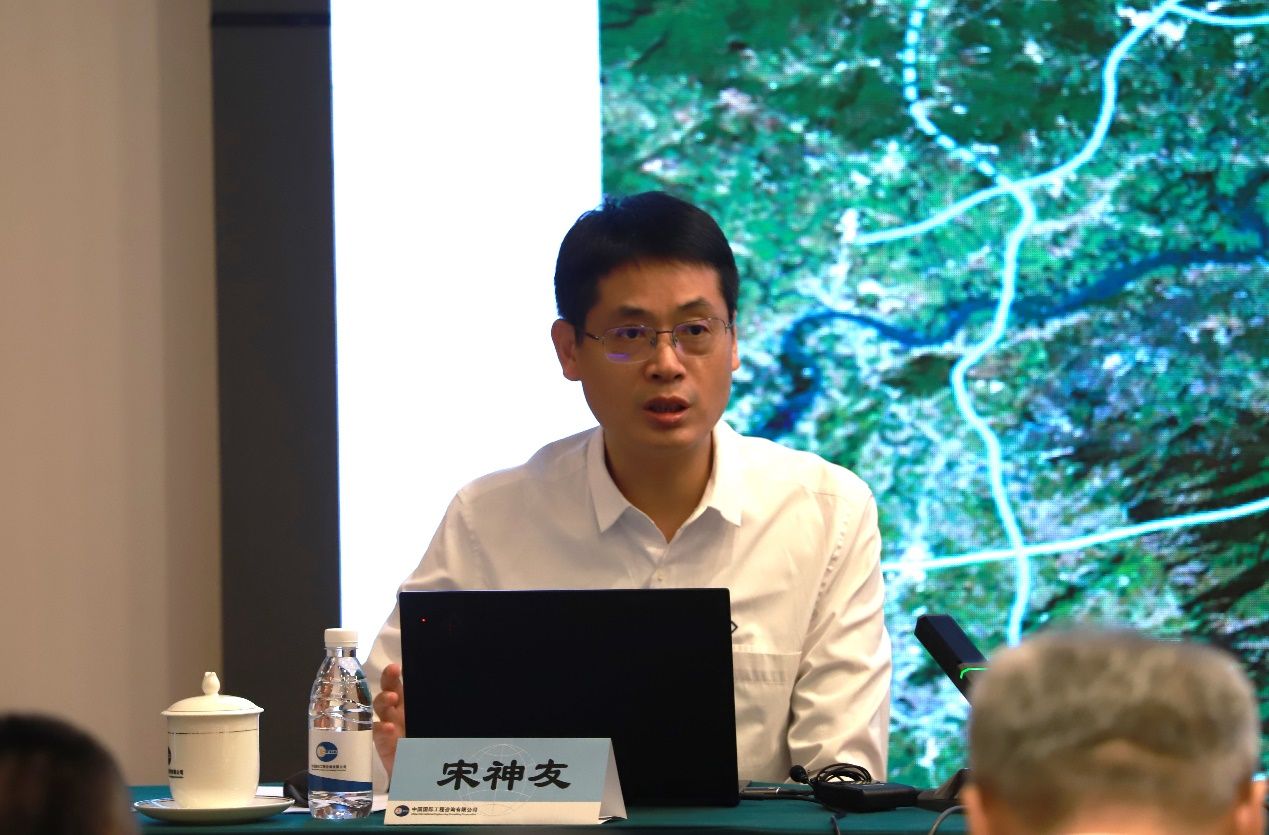 廣東省公路建設(shè)有限公司副總經(jīng)理，原深中通道管理中心主任、總工程師宋神友作專題講座